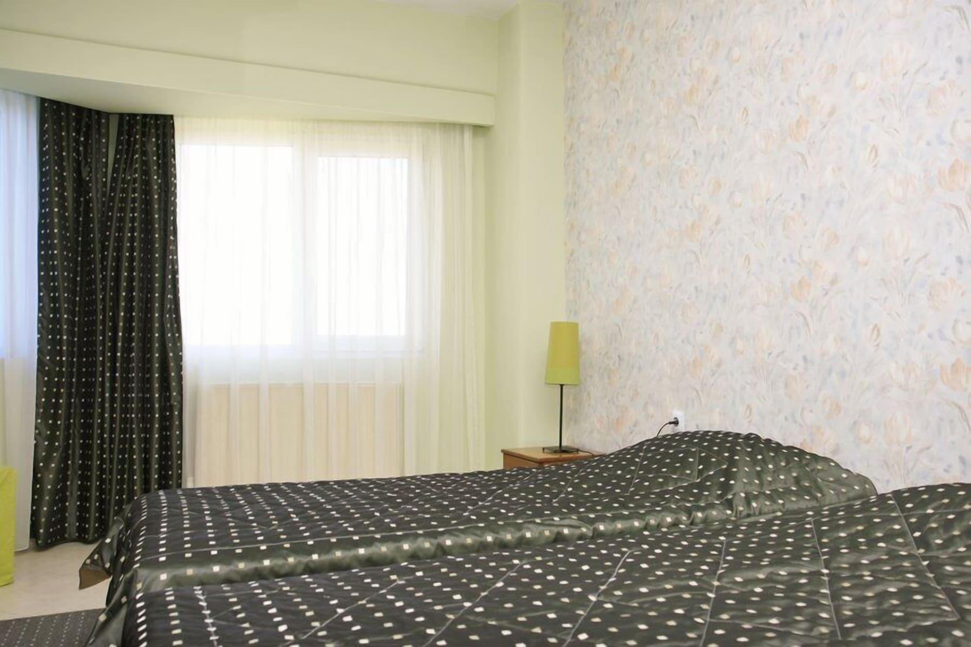 Assembly Hotel Anchialos Esterno foto